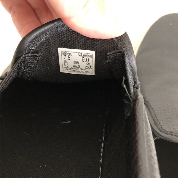 VANS Off the Wall Black Slip Ons Size 8 - Picture 4 of 15